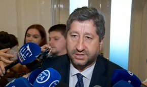 По-рано през деня 117 депутати от ГЕРБ, ДПС, ИТН и „Възраждане” не включиха в дневния ред на парламента управленската програма, предложена от левицата.