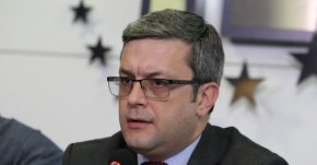 Като цяло линията ни на поведение беше на една активна опозиция и ако управляващото мнозинство беше конструирано по един грамотен начин и правителството действаше по правилата на политиката, щяхме да имаме един парламент със силна опозиция, но и с едно силно управление, което би било добре за страната" - допълни още депутатът от ГЕРБ