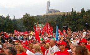 Нинова поздрави депутатите за приемането на промените в Закона за здравето, с които се забранява продажбата на диазотен оксид (райски газ) на непълнолетни и употребата му в закрити обществени места