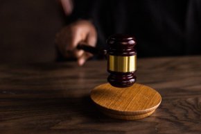 Рекордното обезщетение е постановено с необжалваемо решение на Върховния Касационен Съд от 12.08.2022.