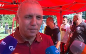 "След срещите с толкова приятели в Бразилия сега е време за Аржентина! И на първо място – почит пред дома на великия дон Диего Марадона", написа Стоичков в социалните мрежи. 