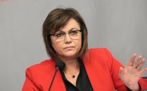 На мястото на верните социалисти е имало хора, с дългогодишен опит, които са били освободени, за да се намери място на партийните назначения.