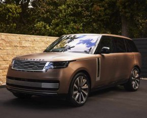 Carmel Edition ще се предлага само в САЩ и до голяма степен представлява предварително зададена спецификация, която използва версията на Range Rover с дълго междуосие и 4,4-литров V8 с два турбокомпресора.

 