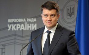  Страната неколкократно през последната година има проблем с разплащанията и получава отстъпки заради това