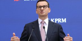 
„Тази заплаха от вътрешна експлозия съществува. Затова е толкова важно да поддържаме диалог помежду си, да намираме компромис“, каза Моравецки.
