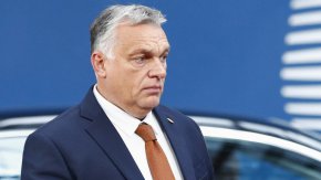 По-рано държавният гигант намали количествата по тръбата до едва 20%. Вчера пък стана ясно, че спира газовите потоци към френската Engie.