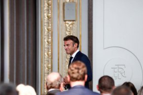 Турският президент Реджеп Тайип Ердоган, който е в трудни отношения с Макрон, се опитва да се изяви като посредник във войната в Украйна, като се срещна както с Путин, така и с украинския президент Владимир Зеленский.
