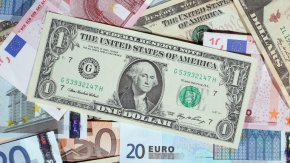 Перспективата за още големи увеличения на лихвените проценти доведе до скок на долара и в сряда той достигна нов 24-годишен връх от 144,38 йени, преди леко да се отстъпи