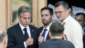 Новината от посещението на държавния секретар Блинкен в Киев е, че България ще бъде въоръжена по новата програма за 2 милиарда долара, с която САЩ ще въоръжават близки, или както ги определят от Вашингтон "съседни" до Украйна държави - общо 19 с домакините му