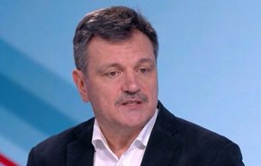 
От “Демократична България” ще продължат да търсят междупартиен консенсус по темата, защото фрагментацията и различните мнения в здравния сектор винаги водят до влошаване.