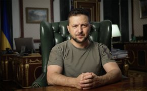 Украинският президент Владимир Зеленский се обръща към нацията от кабинета си в Киев, Украйна, на 8 септември. (Президент на Украйна)