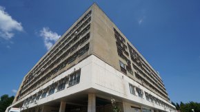 Ръководството на болницата очаква по-добре заплатеният труд да доведе до по-добри здравни грижи за жителите на областта.