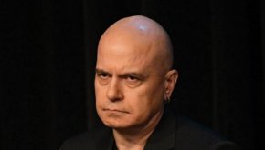
"Човекът, който ползва лъжата като изразно средство, лъже по принцип, а не само в конкретния случай”, заяви по адрес на бившия премиер Кирил Петков във Фейсбук лидерът на ИТН Слави Трифонов.