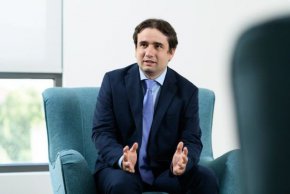 
“Мета" не дават отговори, защото никой не ги е задължил. От време навреме качват по някой доклад, който е смехотворен. Например през февруари – колко акаунта на тролове са свалили от Руската федерация. За целия януари за цял свят бяха 3", възмути се Божанов.