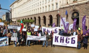 
КТ Подкрепа пък предупреди за стачни действия в РЗИ, ако правителството не предприеме стъпки за увеличение на заплатите в инспекциите. 