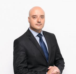  Той напомни, че по отношение на  антикорупционното законодателство, за което не стигна времето в предишния парламент, „Демократична България“ има готов законопроект още от 45-ия парламент
