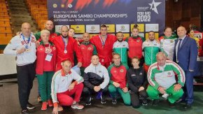 
На трето място в своите категории завършиха Ивайло Симеонов (до 79 килограма бойно самбо), Любомир Тончев (98 кг бойно самбо), Ива Иванова (59 кг спортно самбо), Иван Хърков (79 кг спортно самбо), Емил Незиров (71 кг бойно самбо), Камен Георгиев (88 кг бойно самбо) и Мартин Маринков (над 98 кг бойно самбо).