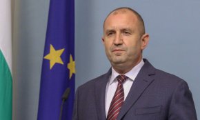 Той добави, че продължават усилията и за решаване на най -тежкия проблем, а това е осигуряване на слотове на терминалите за втечнен газ