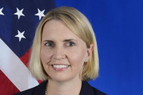 

"Съединените щати никога няма да признаят претенциите на Русия към уж анексираната украинска територия и ще продължим да подкрепяме Украйна толкова дълго, колкото е необходимо", добави Бринк.