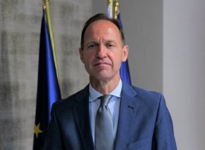 
Обявените от Москва референдуми за присъединяване към Русия на контролираните от руските сили Донецка и Луганска област и части от Запорожка и Херсонска област в Украйна са пореден опит нарушаване на суверенитета и териториалната цялост на Украйна и резултатите от тях няма да бъдат признати в международен план, коментира Коджабашев.