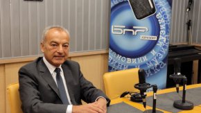  По думите му несигурността идва и от нарушаването на веригите на доставки на енергоресурси за Европа от Русия:

"Газовата тема е една от водещите в ЕС и поставя много въпросителни пред това как Европа и нейните граждани ще посрещнат идващите зимни месеци".