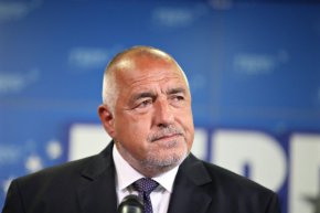 
Той призна, че ще е трудно да оправят положението, но припомни предишните кризи, с които управлението на ГЕРБ се е справило.  