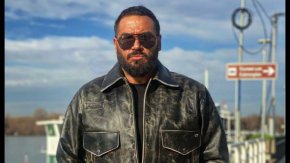 Азис отвръща: "С всеки, който има повече гледания от мен. За да мога да се махна от тук веднъж за винаги".