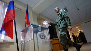 "Нашият президент неведнъж е заявявал, включително в неотдавнашната си реч от трибуната на ООН, колко е важно да се спазват постоянно принципите на международното право, основани на Устава на тази световна организация. Уставът предвижда отговорността на държавите - членки на ООН, за поддържане на мира и спазване на териториалната цялост на страните", добави Смадяров.