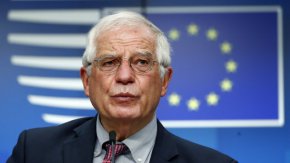

"Ще има последствия за всички хора, които участват в незаконните, нелегитимни референдуми", заяви пред журналисти Петер Стано, говорител на ръководителя на външната политика на ЕС Жозеп Борел, докато гласуването се провеждаше за пети и последен ден.