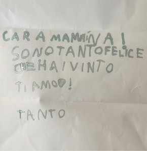 
Тази бележка от малката си дъщеря, с която не може да се засече заради изборите в Италия, получи голямата победителка Джорджия Мелони.
