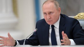 Песков добави, че в рамките на церемонията руският президент ще се срещне в Кремъл с ръководителите на Донецката народна република (ДНР), Луганската народна република (ЛНР), Запорожката и Херсонската област.

 