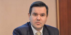 Продължават и разговорите за намаляването на цените на горивата.