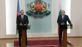 От своя страна държавният глава на Азербайджан посочи, че с Радев са обсъдени доставките на допълнителни количества газ към България. „Сега е по-важно от всякога да действаме бързо. С годините Азербайджан се доказа като надежден доставчик и износител на синьо гориво”, добави той.

 
