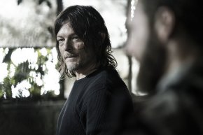 Желанието за самосъхранение заплашително расте и се надига на повърхността.
