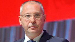 “ Колкото по-бързо се стигне до мир, толкова по-добре за всички. Трагедията е огромна, както за Украйна, така и за Русия, защото загиват войници, мирни граждани и бежанци. В момента Европа кърви финансово, а европейската индустрия е в колапс”, категоричен е Станишев.