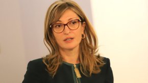 "Относително доволен съм, че ПП отказват коментари”, коментира пред Nova и Георг Георгиев от ГЕРБ. “Надявам се да обмислят позицията си. ГЕРБ може да се обедини с партии, които отговарят на евроатлантическата ни ориентация. Това е ДБ и ПП. ДПС също има такива принципи", подчерта той.
