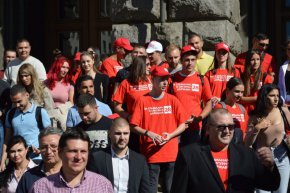 Съвкупността от опита на поколения социалисти и енергията на младите в БСП е ключът към нейното бъдеще.