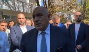 Относно коалиция с ДПС, той каза: „Движението е партия, която ще подкрепи всички неща, които изброиха днес ПП. Те са и за хората, и за НАТО, и за ЕС. Като ги подкрепи, това коалиция ли ще бъде? Аз коалиция съм заявил, че се прави само със сестрински партии - от евроатлантическия блок”, подчерта той.