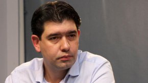 Тъй като председателят и БСП следват различни логики, Партията беше докарана до състояние на организационна криза, заяви лидерът на столичните социалисти в анализа си пред членовете на Градския съвет.