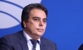 "ГЕРБ трябва да организират процес на договаряне и с ДПС и Възраждане, с които свалиха правителството”, посочи той. 
