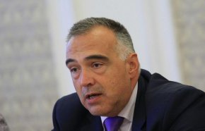 „Аз, ако съм на мястото на руските служби, ще ми е интересно не откъде е тръгнал камионът, а къде е бил натоварен“, посочи той.