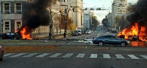 
"Радвам се, че персоналът на (румънското) посолство е в безопасност, въпреки че един от ударите е нанесен само на 850 м от централата му", добави Ауреску.