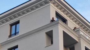 Владимиров остава с работниците през целия ден. “Те ми разказаха за всички неволи, които са претърпели в нашата страна, за униженията, които са търпели от въпросния господин”,  разказа Владимиров.