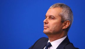 Иначе казано - руският Робин Худ. Името на този литературен герой е капитан Копейкин. Група млади съмишленици на Възраждане решиха да използват огромната реклама на героя, за да създадат фондация на негово име”, посочи Костадинов.
