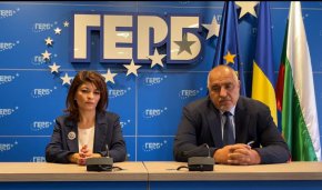 Борисов се обърна към членовете и симпатизантите на ГЕРБ и заяви, че всеки може да изразява мнението си по различни теми, но що се отнася до войната в Украйна и “агресията на Путин в Украйна” - “съм категоричен”.
