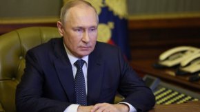 Русия приветства всички усилия за посредничество в конфликта между Баку и Ереван за Нагорни Карабах и ще продължи да играе своята роля - добави Путин. Той покани лидерите на Армения и Азербайджан да се срещнат в Москва, за да обсъдят различията между народите си.