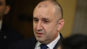 
Румен Радев запозна Шарл Мишел с предприетите от българските институции и служби проверки, за да се опровергаят спекулациите, обвързващи България като съпричастна към експлозията на Кримския мост. Българската държава отхвърли всички неверни твърдения за тази атака, заяви президентът.
