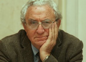 Анжел Вагенщайн е роден в Пловдив, но родителите му емигрират след установяването на профашисткия режим след преврата на Цанков от 1923 г. Така той има и френско детство, а втората му родина ще се окаже повратна в неговата съдба. 