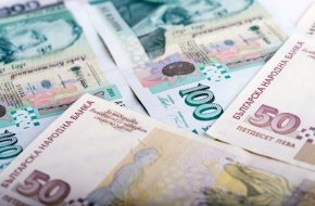 По думите му в частния сектор донякъде се компенсира ръстът на инфлацията. "В индустрията увеличението е 17% на годишна база", посочи Димитров. 