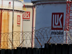 Получаваш 10 хил.лв. заплата, имаш малки деца и ползваш данъчно облекчение. Защо?
Такива примери са десетки. Помощите трябва да са индивидуални и насочени само към тези, които наистина имат нужда”, пише топикономистът Георги Кадиев.

 